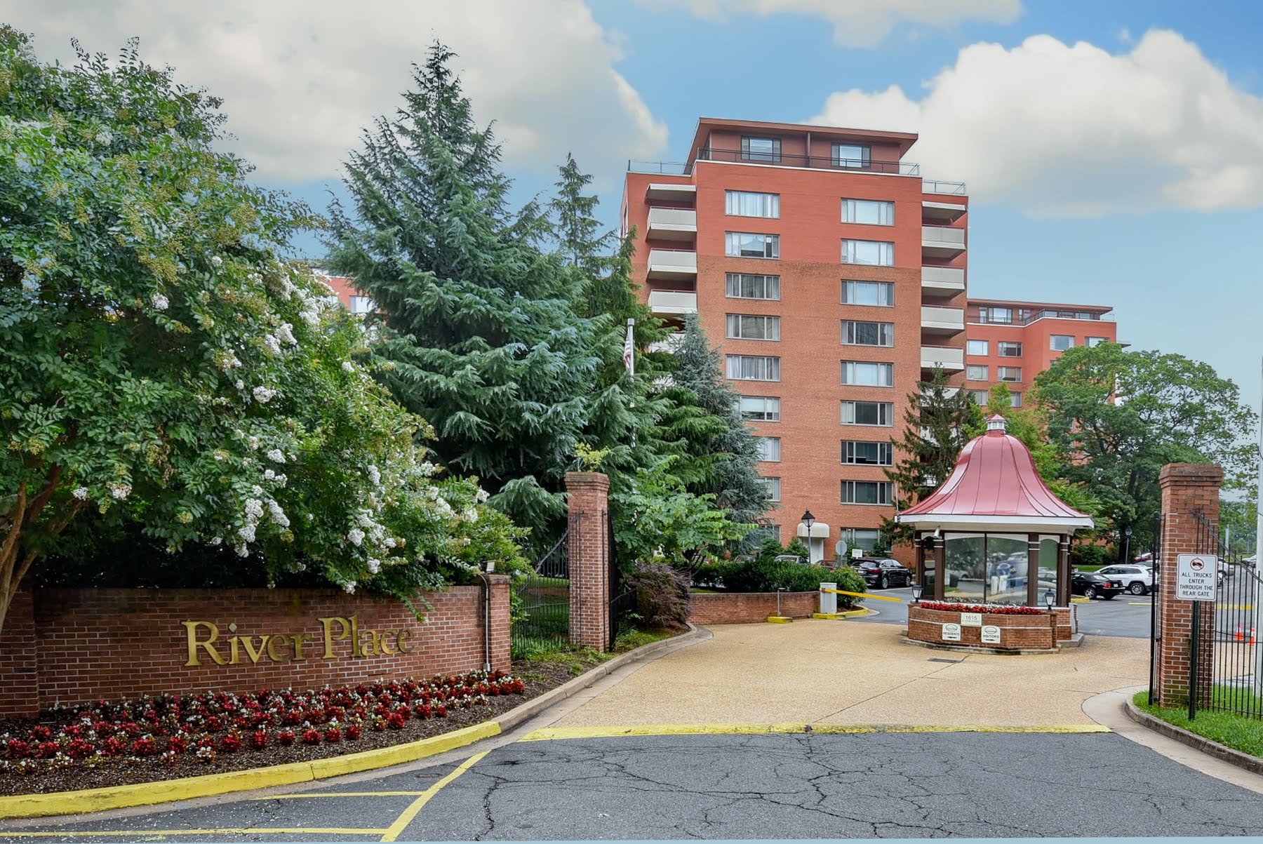 A bright, spacious, studio condo in the River Place community of
